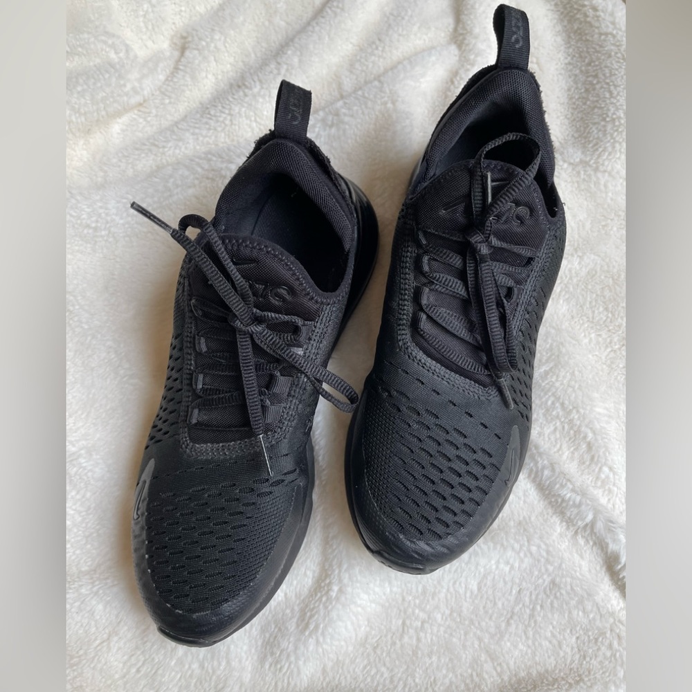 Nike Black Air Max 270 size 7 Youth